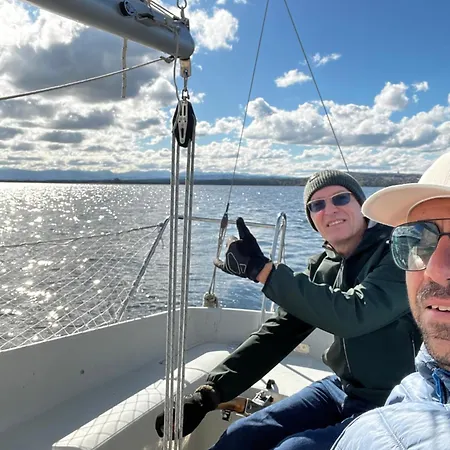 Uebernachtung Auf Einem Segelboot *