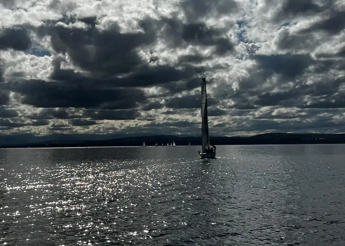 Uebernachtung Auf Einem Segelboot Båthotell Herrsching am Ammersee