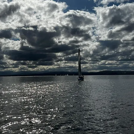 Uebernachtung Auf Einem Segelboot Botel Herrsching am Ammersee