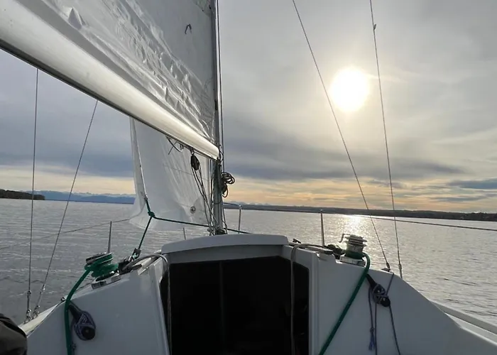 Uebernachtung Auf Einem Segelboot *