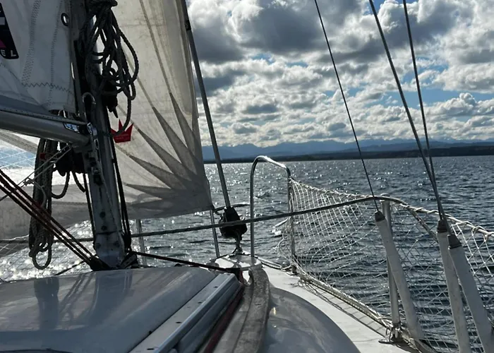 Uebernachtung Auf Einem Segelboot Bateau-hôtel *